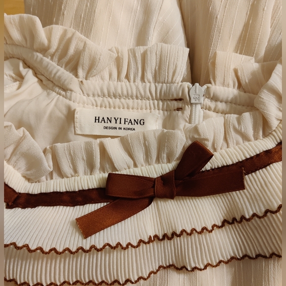 Cream dress - Picture 6 of 7